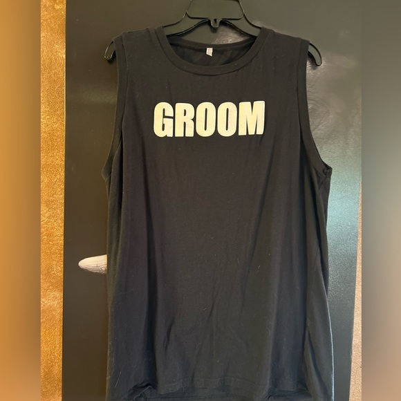 🔥3 for $25🔥 🖤🖤 NEW NEVER WORN MENS “GROOM” SLEEVELESS SHIRT SZ XL🖤🖤 - Picture 1 of 5